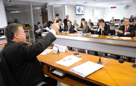 PEC 37 é rejeitada na Câmara em sessão extraordinária