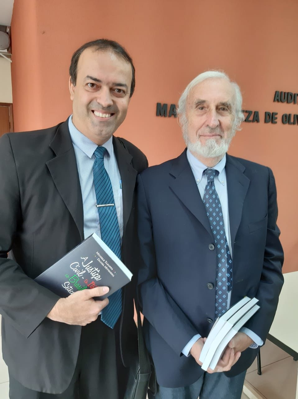 Professor da Fadivale participa de Aula Magna na UFES com Michele Taruffo