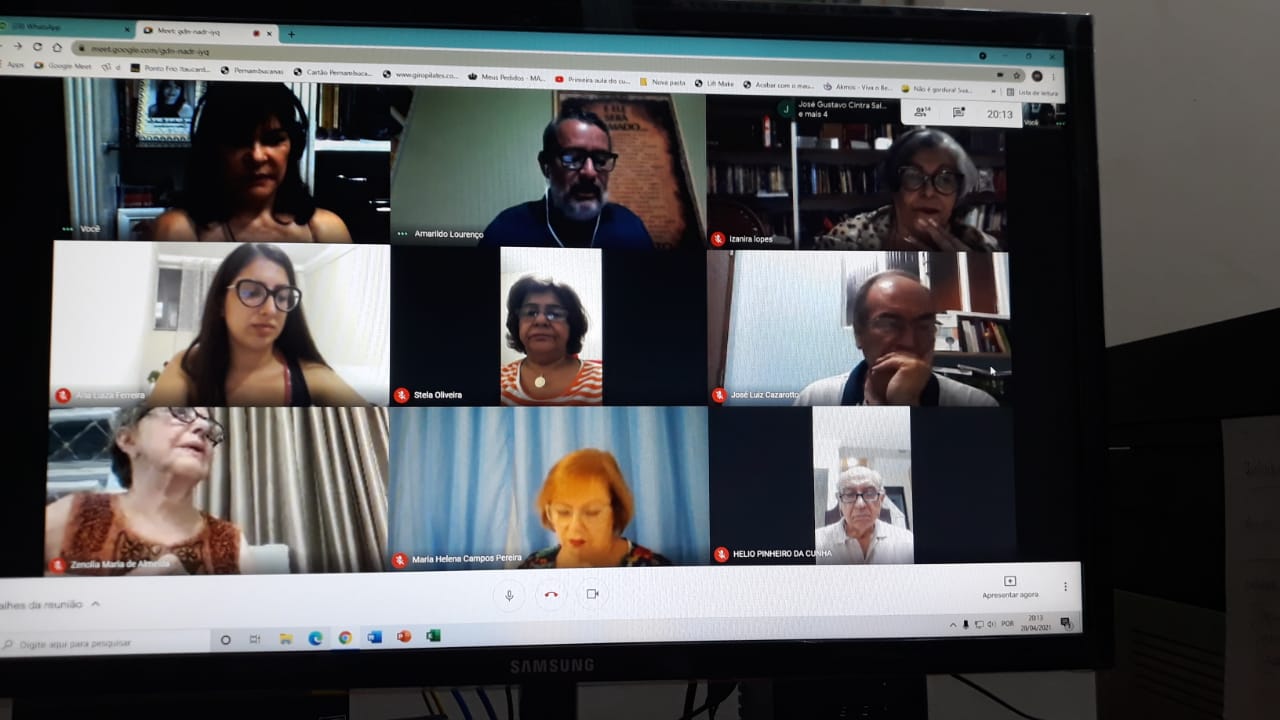 PROFESSOR DA FADIVALE FAZ APRESENTAÇÃO SOBRE A VIDA E OBRA DO POETA CRUZ E SOUZA