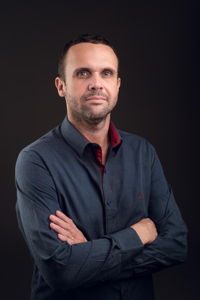 PROFESSOR DA FADIVALE BRILHA E OBTÉM TÍTULO DE DOUTOR