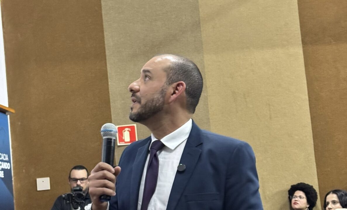 Professor Cleylton Mendes participa de evento em Governador Valadares e é confirmado como docente da FADIVALE