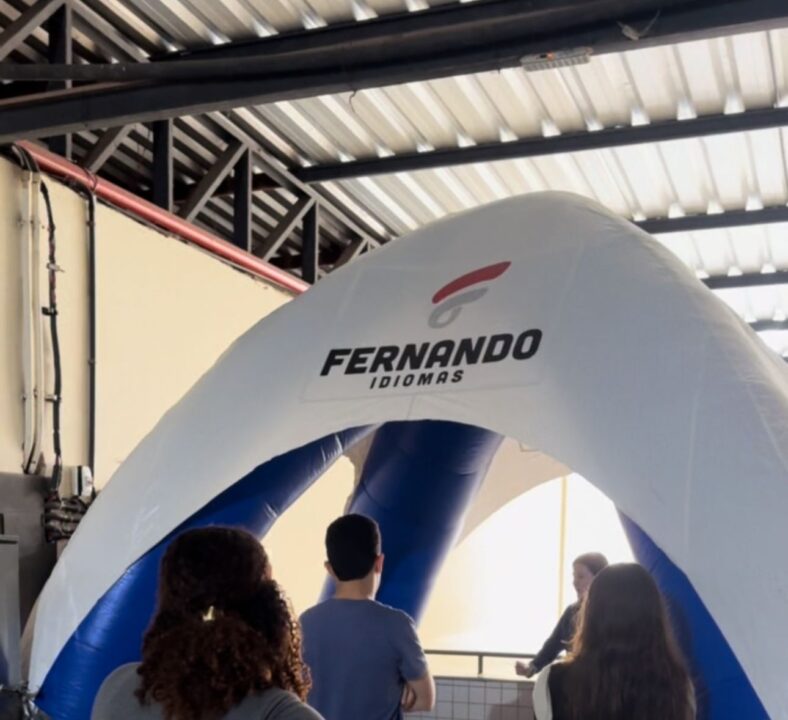 Estandes de empresas parceiras e atlética estiveram presentes no aniversário da FADIVALE