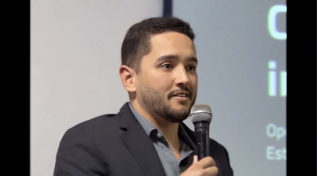 Eduardo Galvão: Egresso da FADIVALE retorna à instituição para palestra sobre carreiras globais e imigração